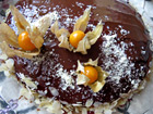 Рецепта за Лесна шоколадова торта с физалис