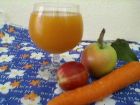Рецепта за Сок от ябълки, праскови и моркови