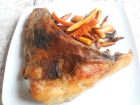 Рецепта за Печено ярешко ребро с гарнитура от пържени моркови и чесън