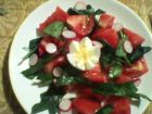 Рецепта за Салата от спанак, червени репички и домати