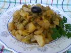 Рецепта за Ястие с праз, картофи, грах и маслини в гювече