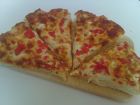 Снимка 1 от рецепта за Пица с кашкавал, сирене и пресни домати