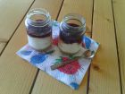 Снимка 1 от рецепта за Домашен чийзкейк с ягодово сладко в бурканчета