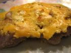 Рецепта за Крехки пържоли с топено сирене на фурна